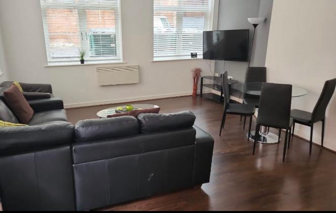 J Quarter - Sleeps 5 Long Term & Families Comfortably, 4 Beds, 2 Bathrooms Birmingham Exterior photo